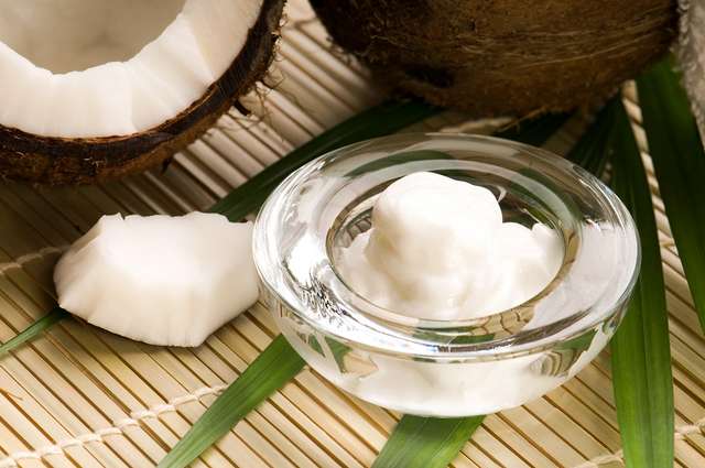 Что делать с кокосовым маслом? Как используют кокосовое масло в косметологии? Рецепты для лица и волос в домашних условиях